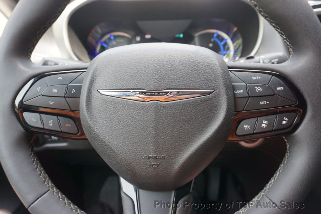 2022 Chrysler Pacifica Hybrid Touring L photo 28