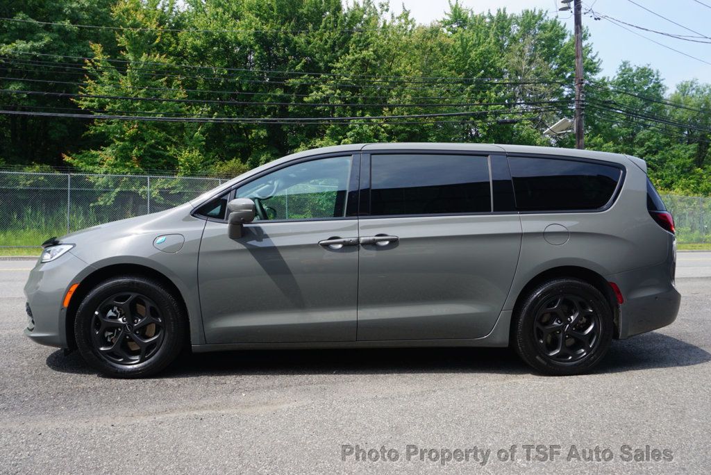 2022 Chrysler Pacifica Hybrid Touring L photo 4