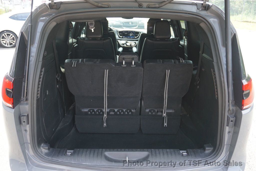 2022 Chrysler Pacifica Hybrid Touring L photo 43