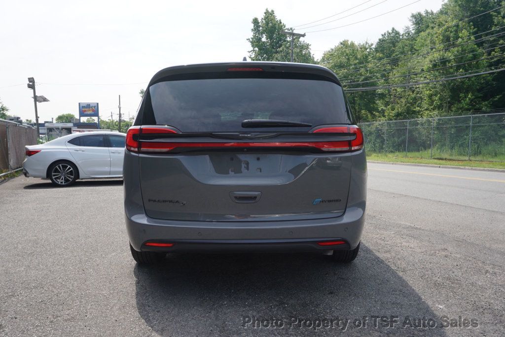 2022 Chrysler Pacifica Hybrid Touring L photo 6