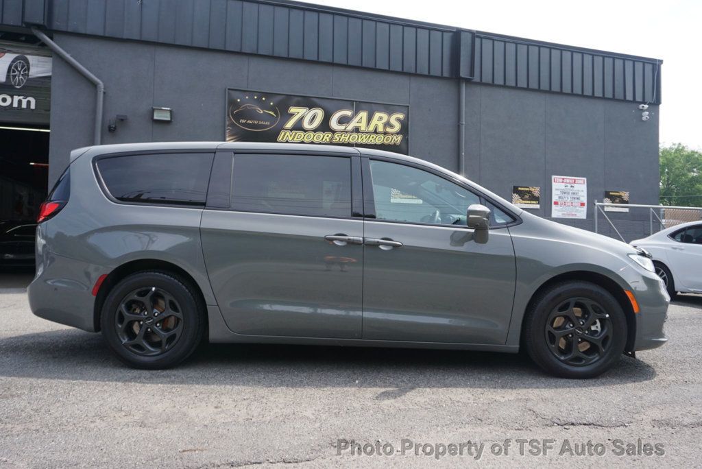 2022 Chrysler Pacifica Hybrid Touring L photo 8