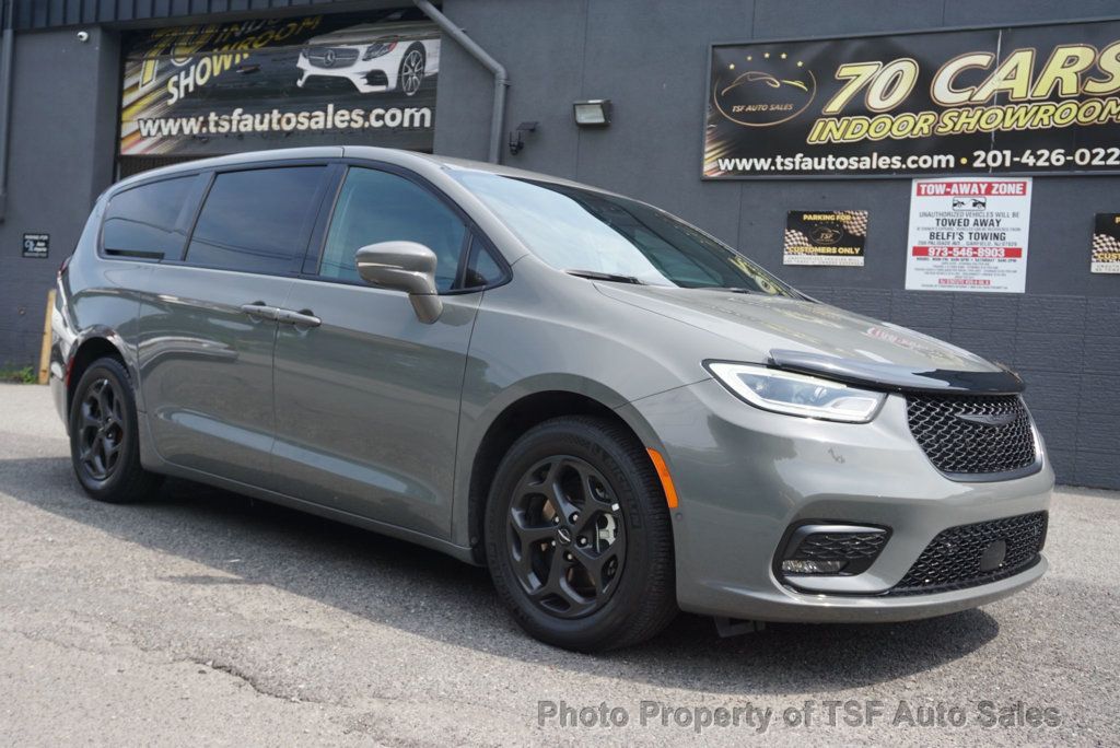 2022 Chrysler Pacifica Hybrid Touring L photo 9