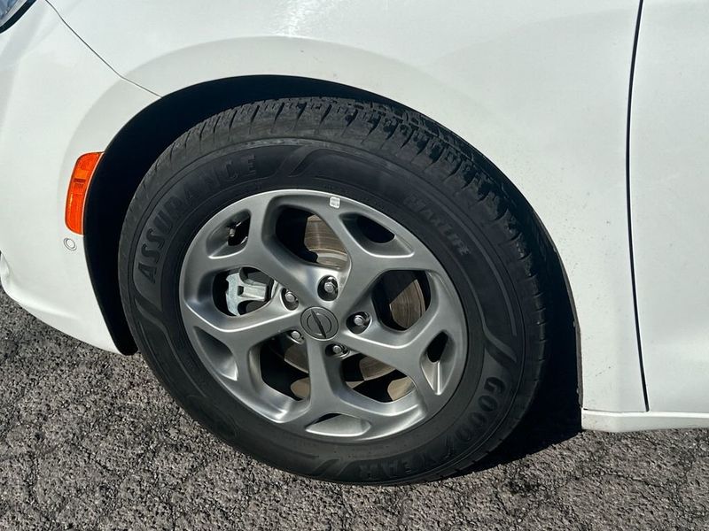 2022 Chrysler Pacifica Limited FWD - 22947109 - 11