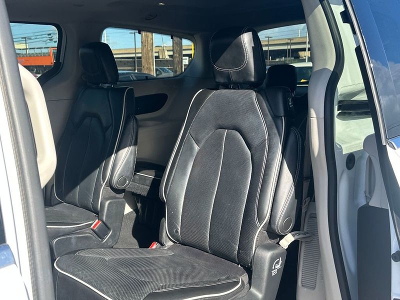 2022 Chrysler Pacifica Limited FWD - 22947109 - 14