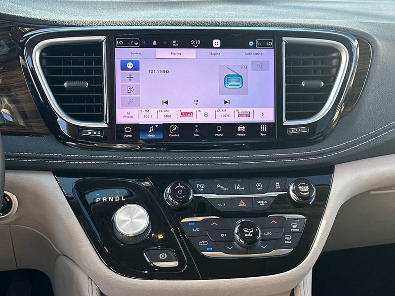 2022 Chrysler Pacifica Limited FWD - 22947109 - 15