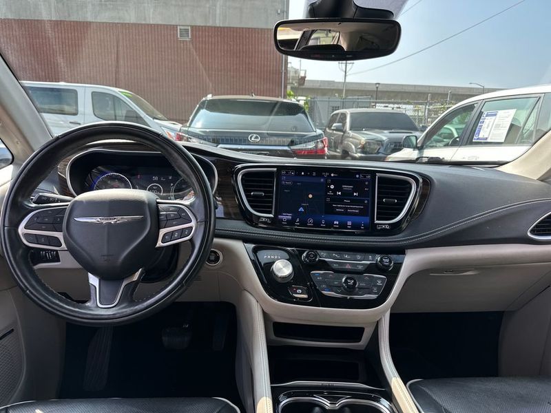 2022 Chrysler Pacifica Limited FWD - 22978446 - 13