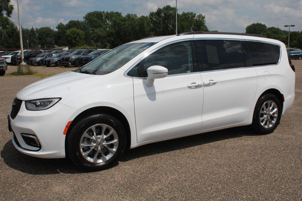 2022 Chrysler Pacifica Touring L photo 16