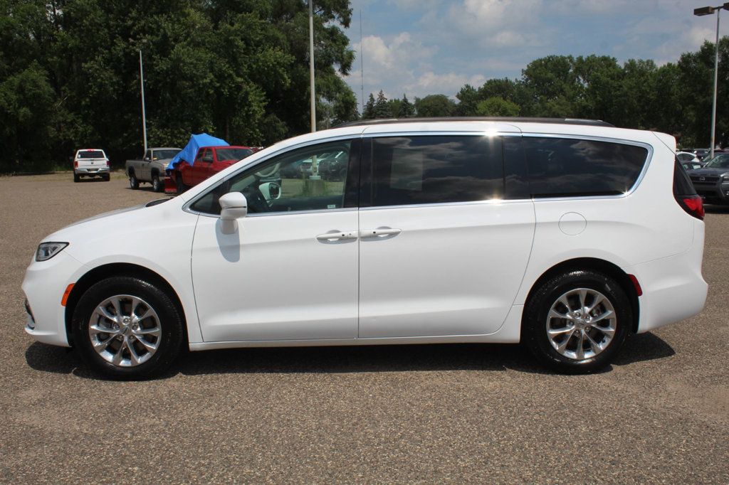 2022 Chrysler Pacifica Touring L photo 17