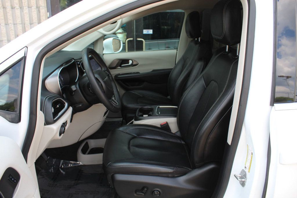 2022 Chrysler Pacifica Touring L photo 22
