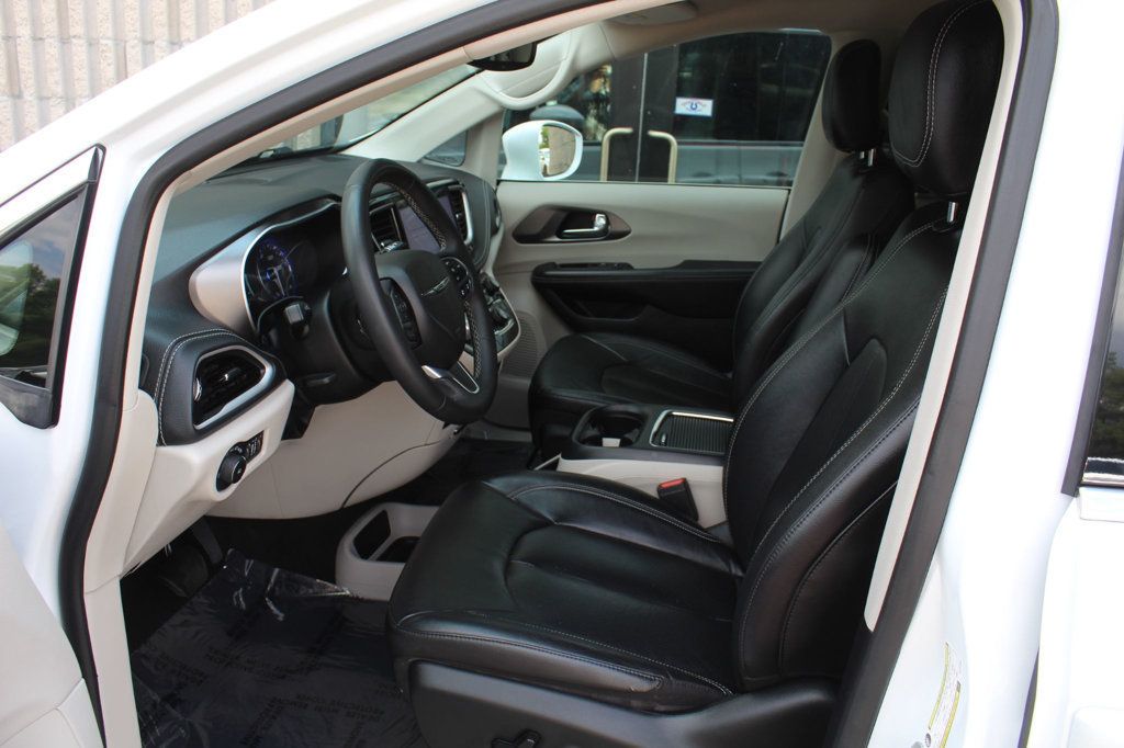 2022 Chrysler Pacifica Touring L photo 23