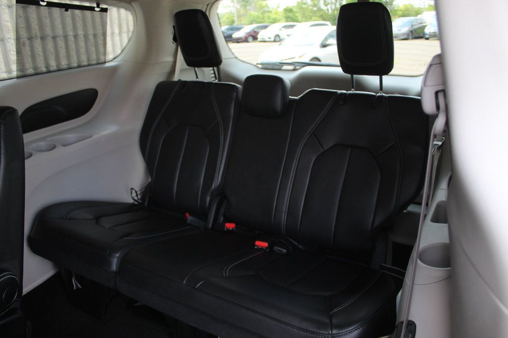 2022 Chrysler Pacifica Touring L photo 27