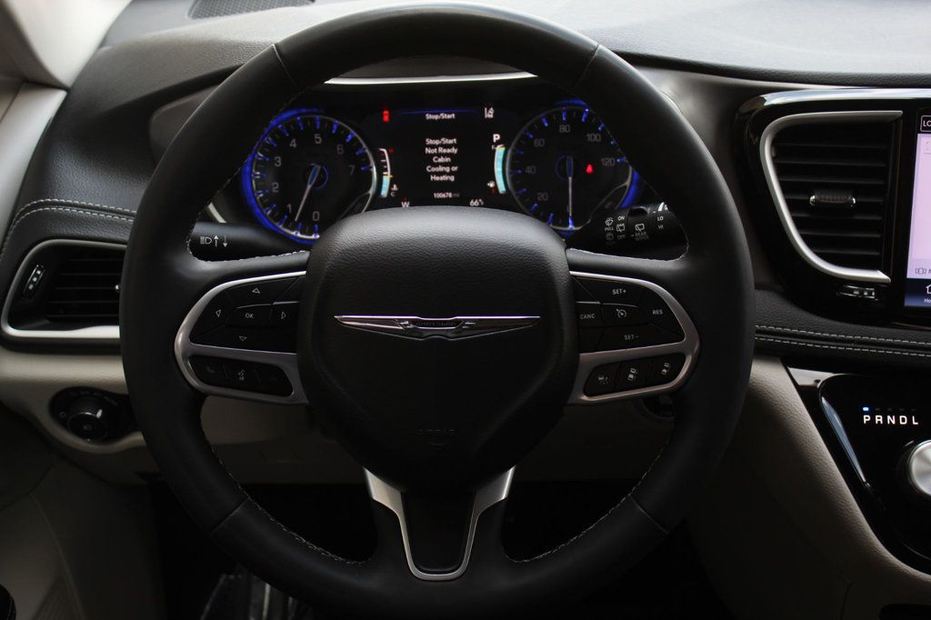 2022 Chrysler Pacifica Touring L photo 29