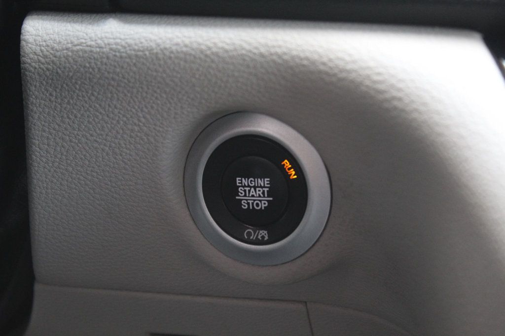 2022 Chrysler Pacifica Touring L photo 30