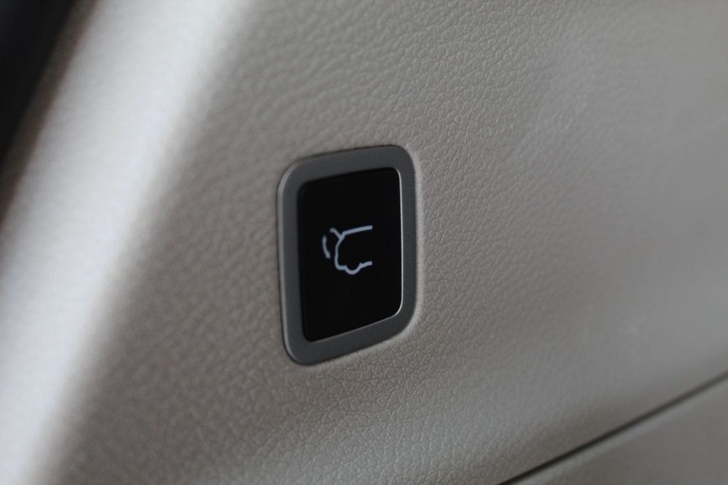 2022 Chrysler Pacifica Touring L photo 31