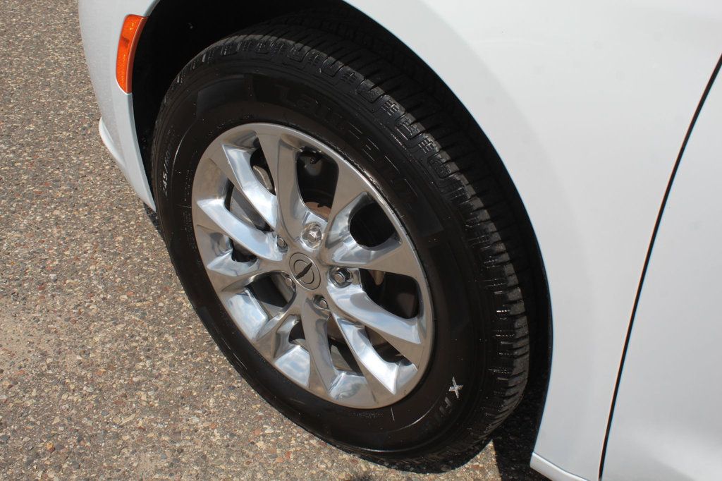 2022 Chrysler Pacifica Touring L photo 33