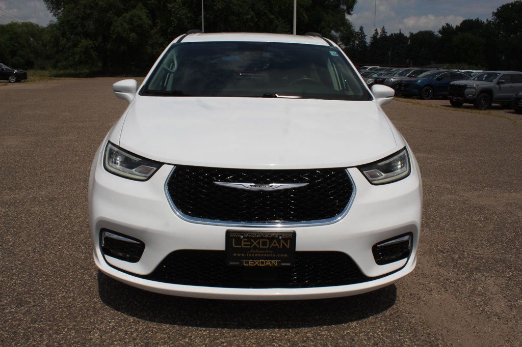 2022 Chrysler Pacifica Touring L photo 4