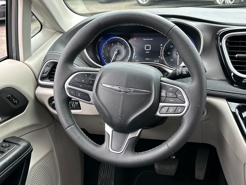 2022 Chrysler Pacifica Touring L AWD - 22993576 - 15