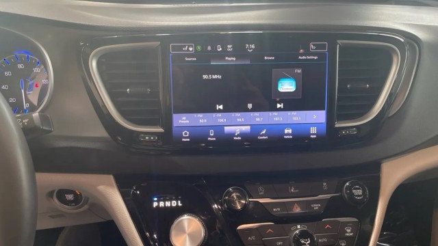 2022 Chrysler Pacifica Touring L FWD - 23001181 - 17