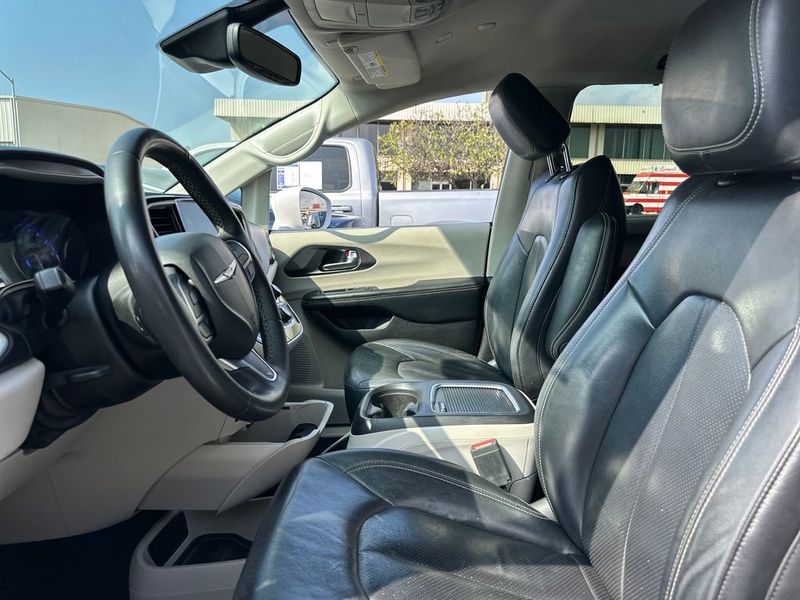 2022 Chrysler Pacifica Touring L FWD - 22979159 - 12