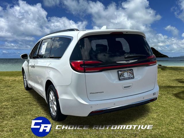 2022 Chrysler Pacifica Touring L's photo