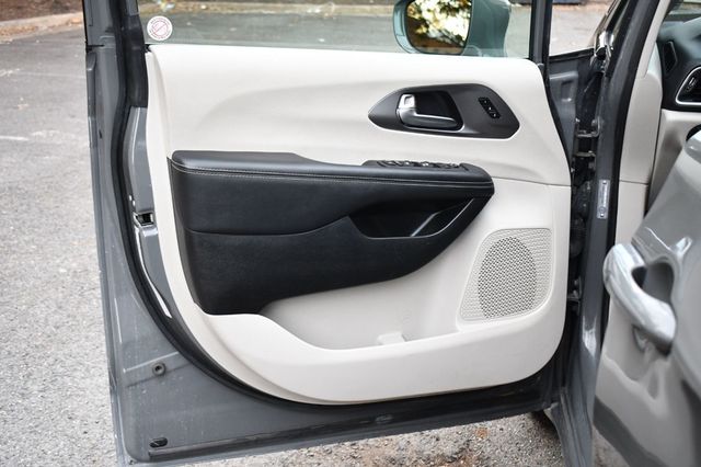 2022 Chrysler Pacifica Touring L FWD - 22965580 - 14