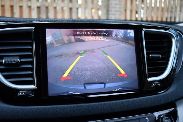 2022 Chrysler Pacifica Touring L FWD - 22965580 - 38