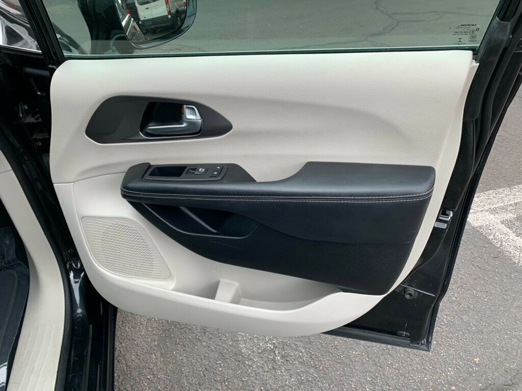 2022 Chrysler Pacifica Touring L FWD - 22986031 - 25