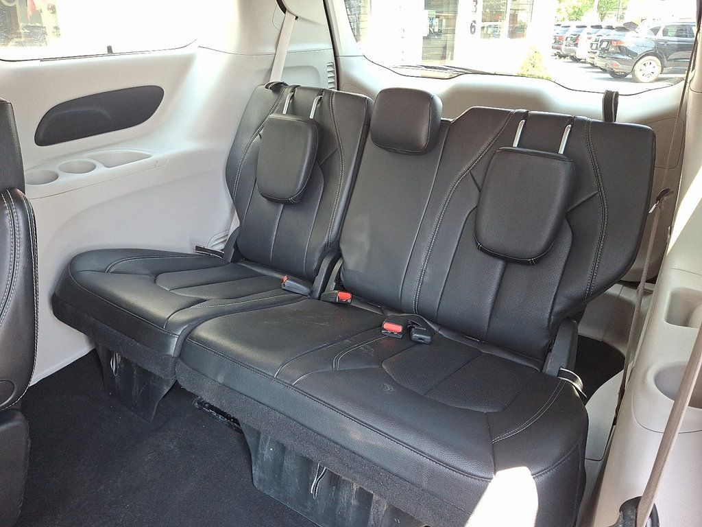 2022 Chrysler Pacifica Touring L photo 11