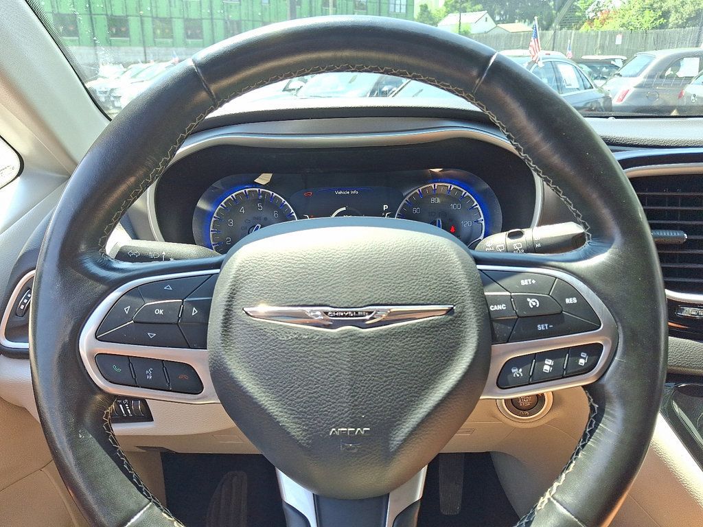 2022 Chrysler Pacifica Touring L photo 18