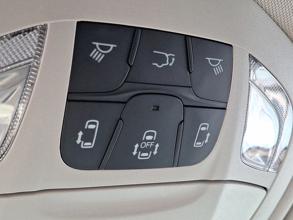 2022 Chrysler Pacifica Touring L photo 23