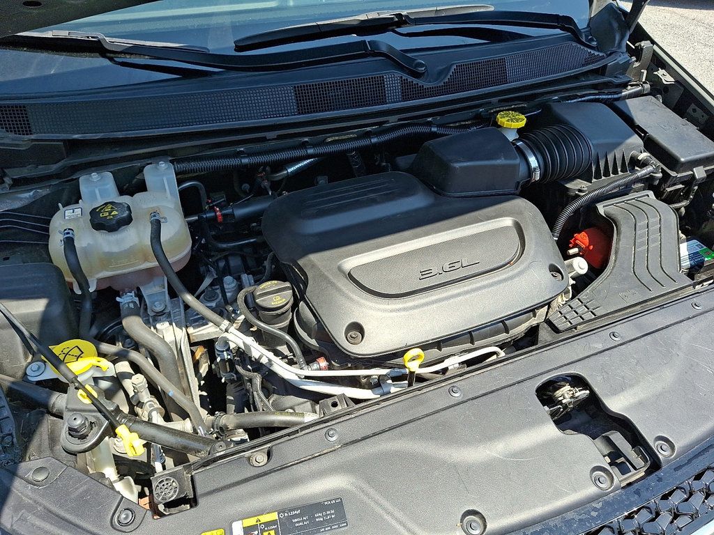 2022 Chrysler Pacifica Touring L photo 25