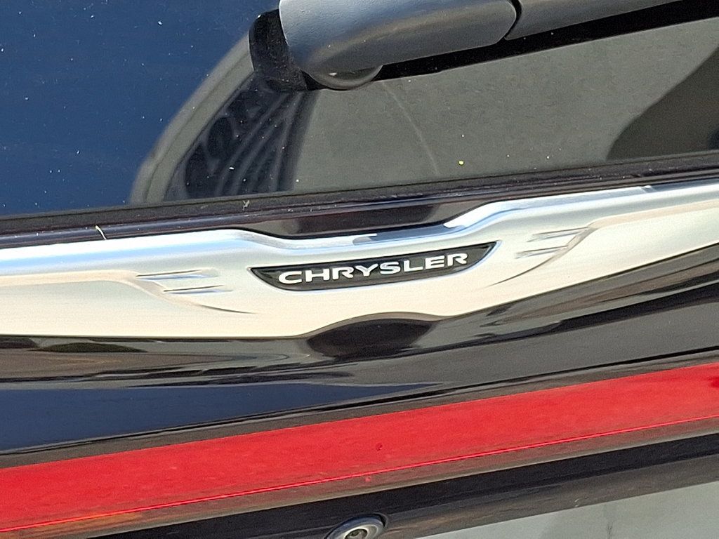 2022 Chrysler Pacifica Touring L photo 28