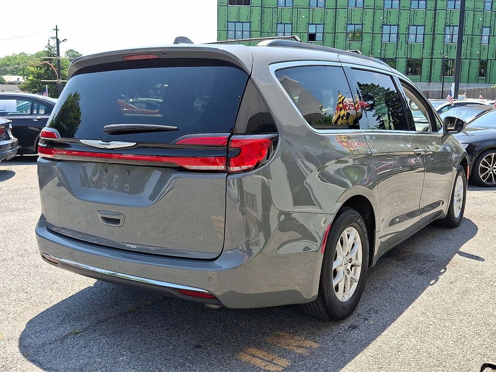 2022 Chrysler Pacifica Touring L photo 4