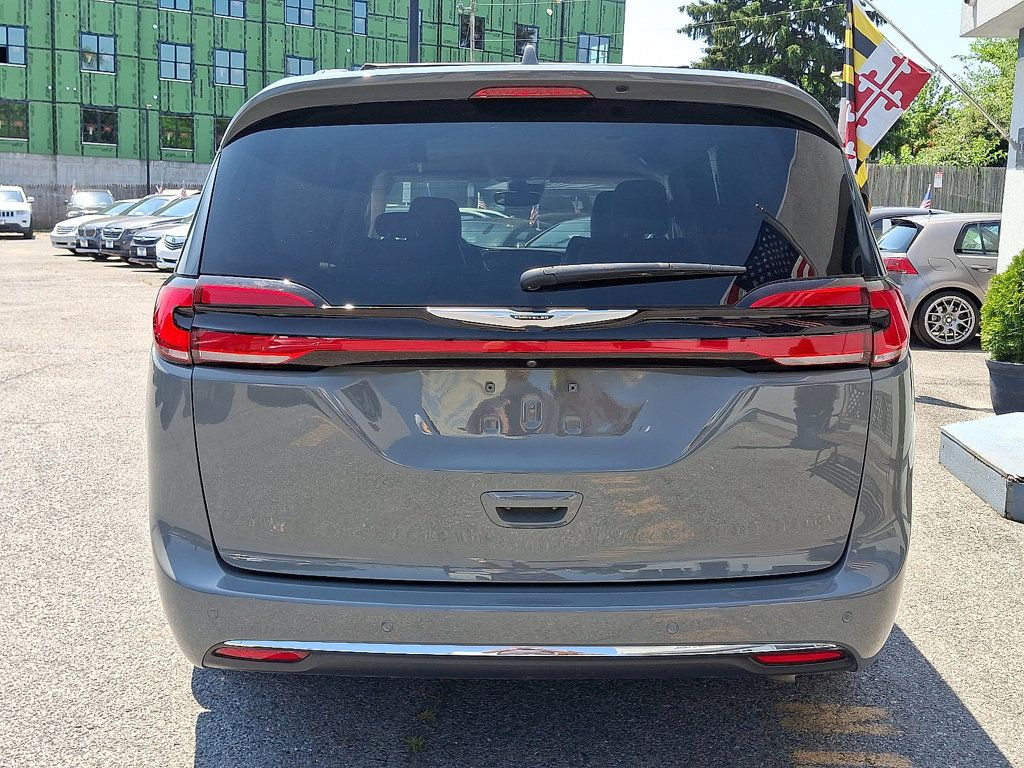 2022 Chrysler Pacifica Touring L photo 5