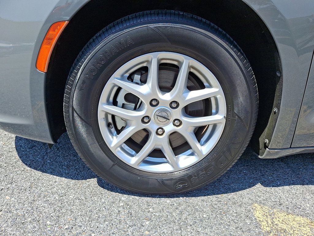 2022 Chrysler Pacifica Touring L photo 8