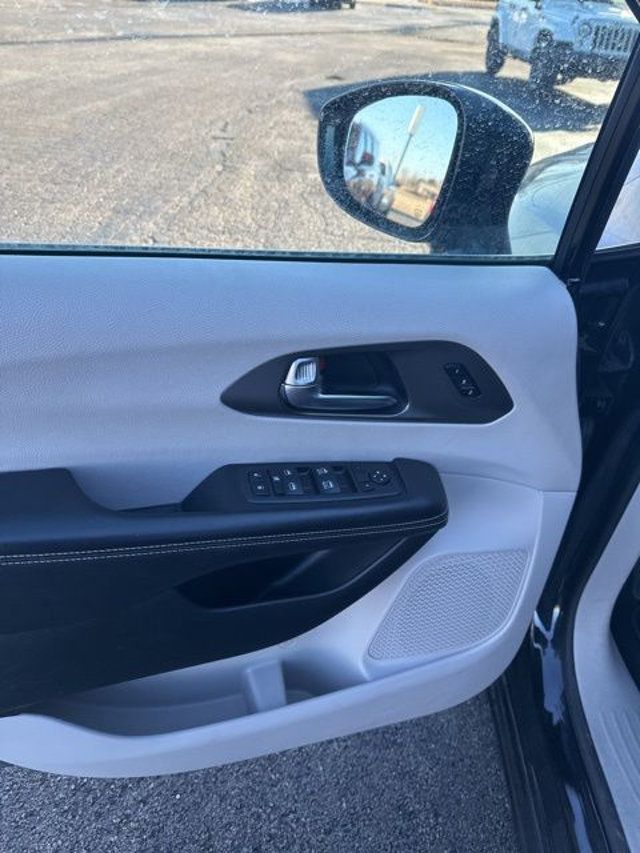 2022 Chrysler Pacifica Touring L FWD - 23015531 - 12