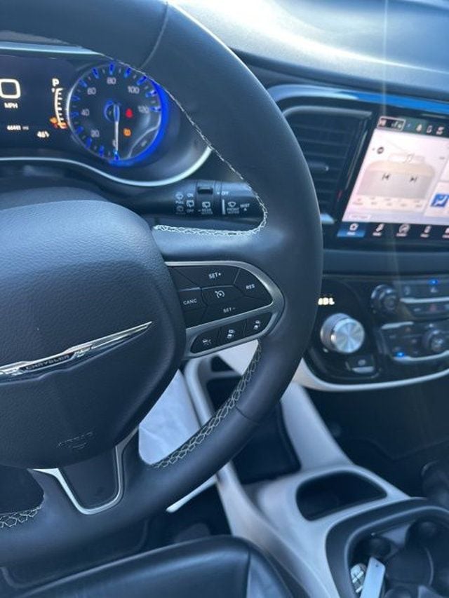 2022 Chrysler Pacifica Touring L FWD - 23015531 - 17