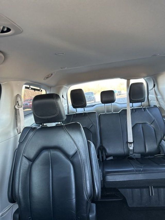 2022 Chrysler Pacifica Touring L FWD - 23015531 - 22