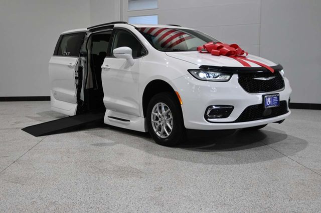 2022 Chrysler Pacifica Touring L FWD - 23009993 - 1