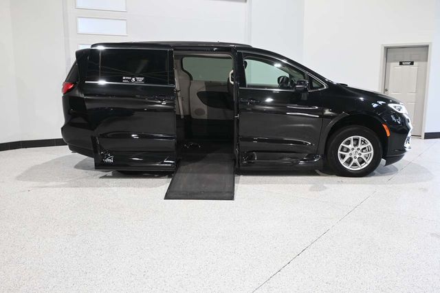 2022 Chrysler Pacifica Touring L FWD - 23050389 - 16
