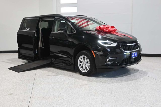 2022 Chrysler Pacifica Touring L FWD - 23050389 - 1