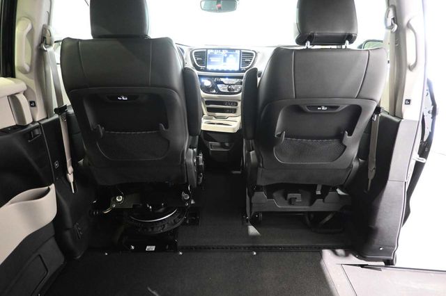 2022 Chrysler Pacifica Touring L FWD - 23050389 - 19