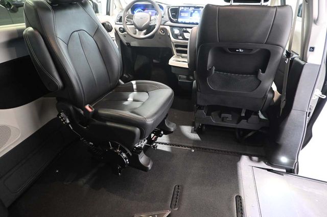2022 Chrysler Pacifica Touring L FWD - 23050389 - 24