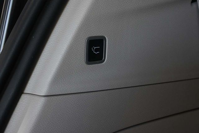 2022 Chrysler Pacifica Touring L FWD - 23050389 - 28
