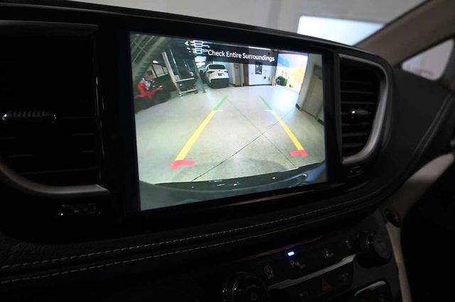 2022 Chrysler Pacifica Touring L FWD - 23050389 - 39