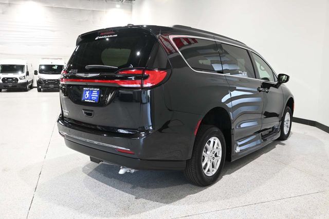 2022 Chrysler Pacifica Touring L FWD - 23050389 - 5