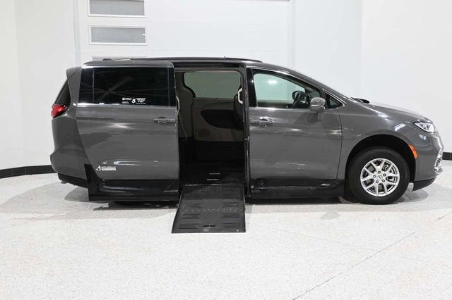 2022 Chrysler Pacifica Touring L FWD - 23072817 - 16