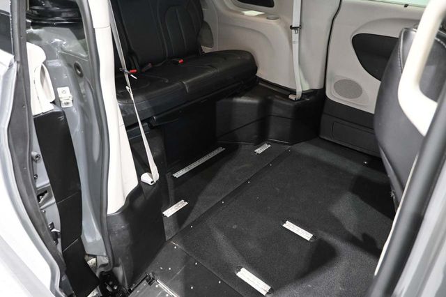 2022 Chrysler Pacifica Touring L FWD - 23072817 - 17