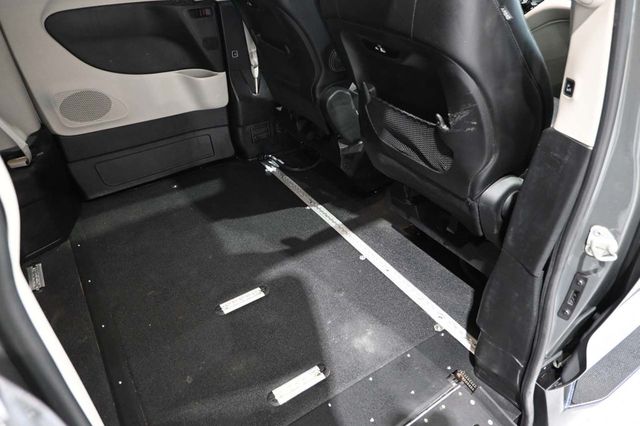 2022 Chrysler Pacifica Touring L FWD - 23072817 - 18