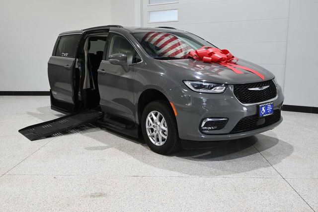 2022 Chrysler Pacifica Touring L FWD - 23072817 - 1